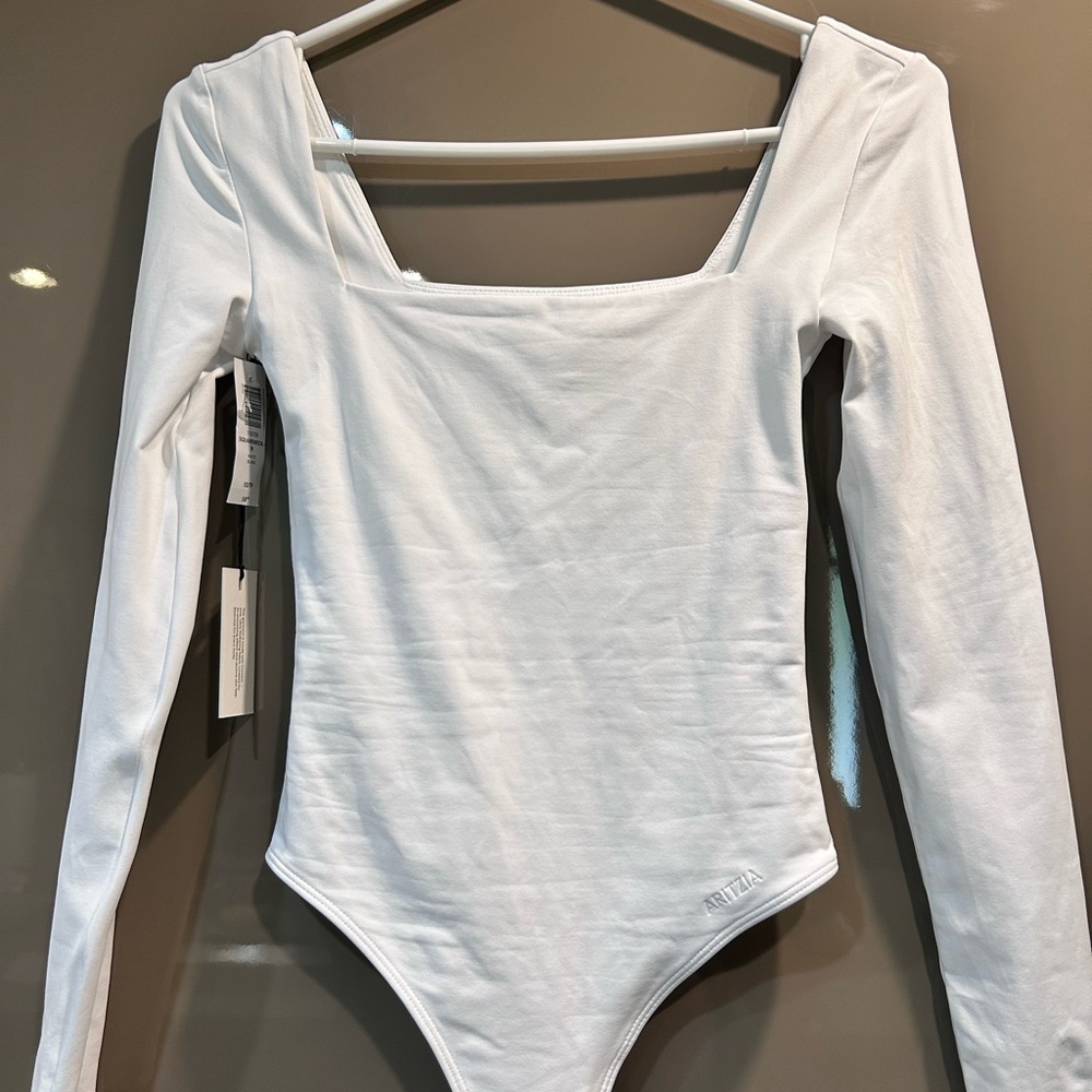 BNWT Aritzia Contour Bodysuit - Picture 2 of 5